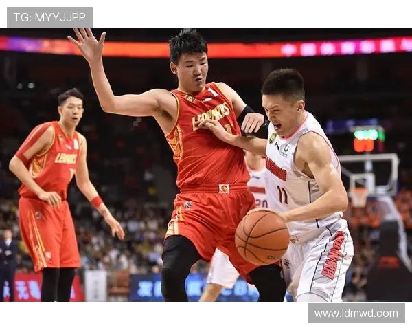 东莞篮球队迎战北京首钢全力争胜展现实力与团队精神