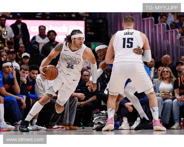 勇士与掘金激战四月二十一日NBA季后赛精彩对决引发球迷热议